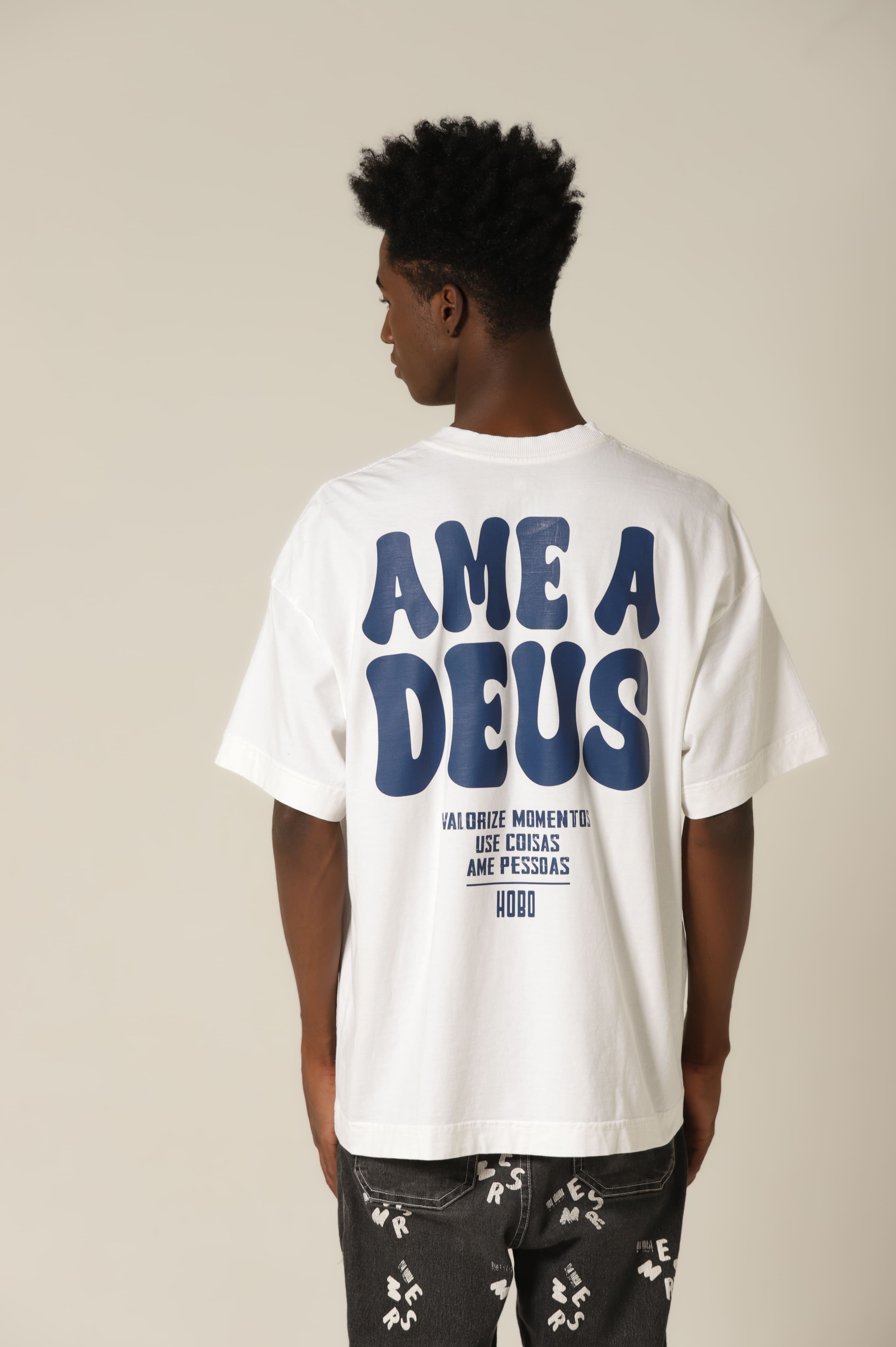 Camiseta Ame a Deus - Off White Oversized