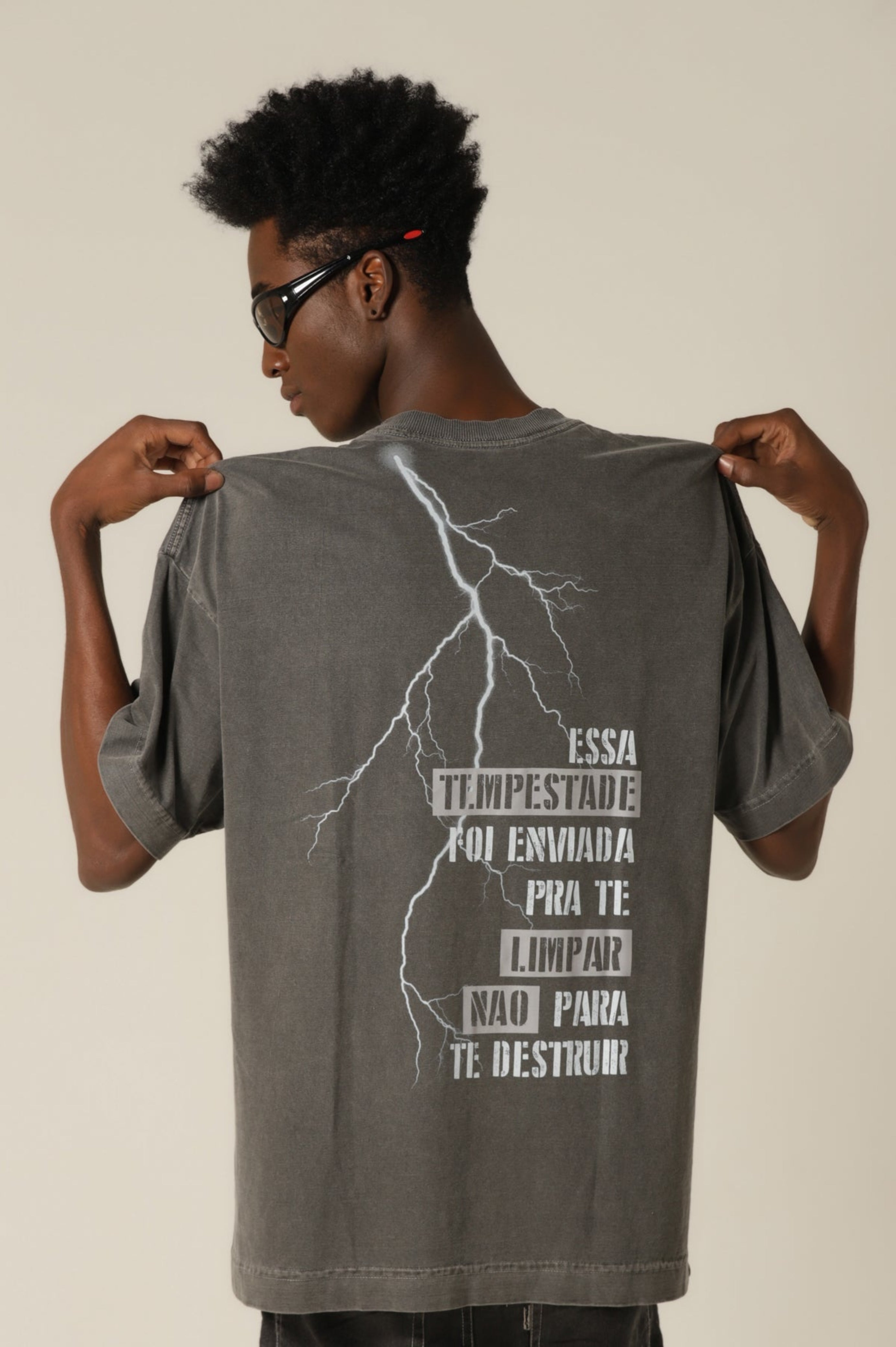 Camiseta Tempestade - Chumbo Oversized