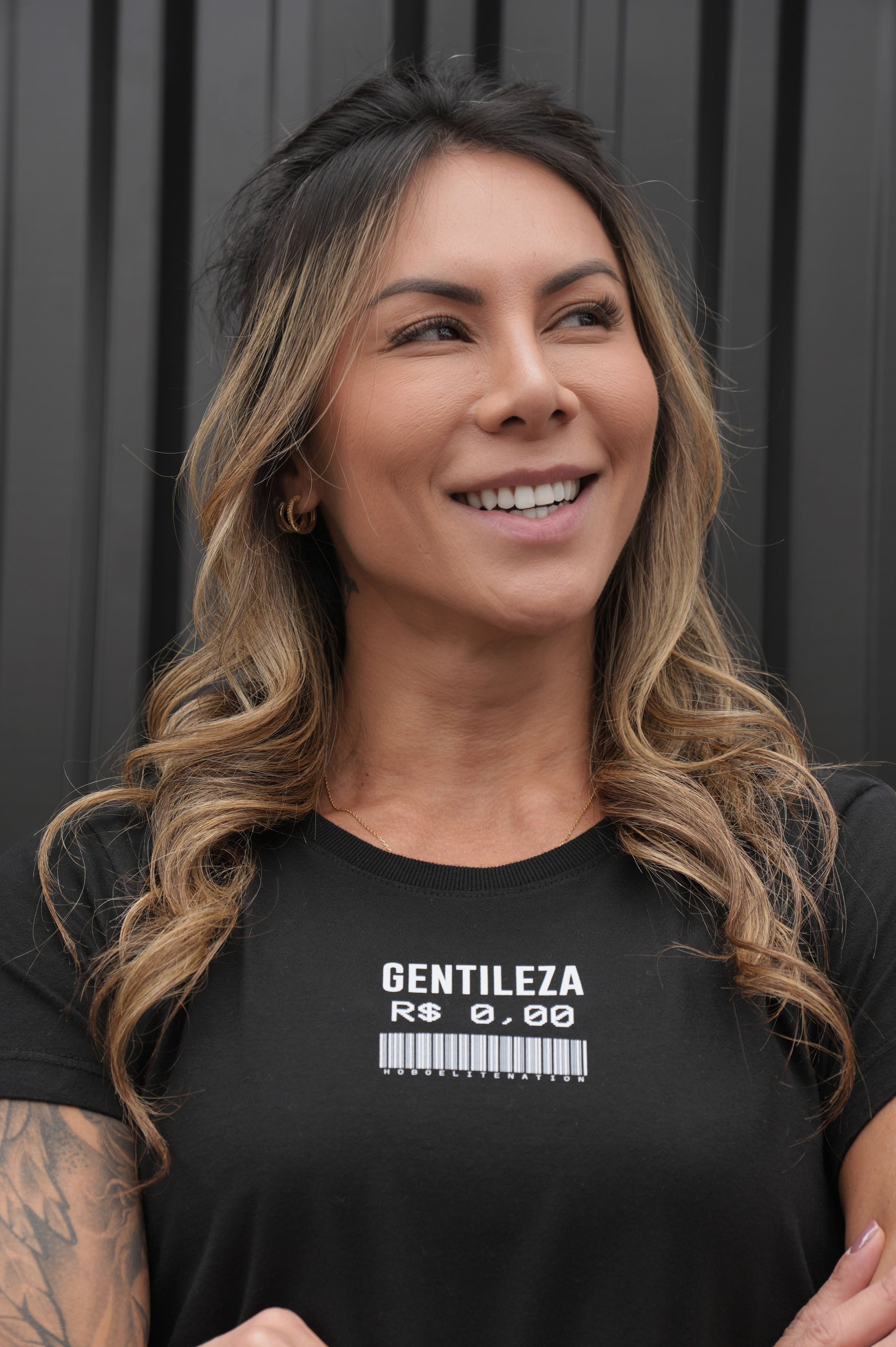 Camiseta Gentileza - Preta Babylook