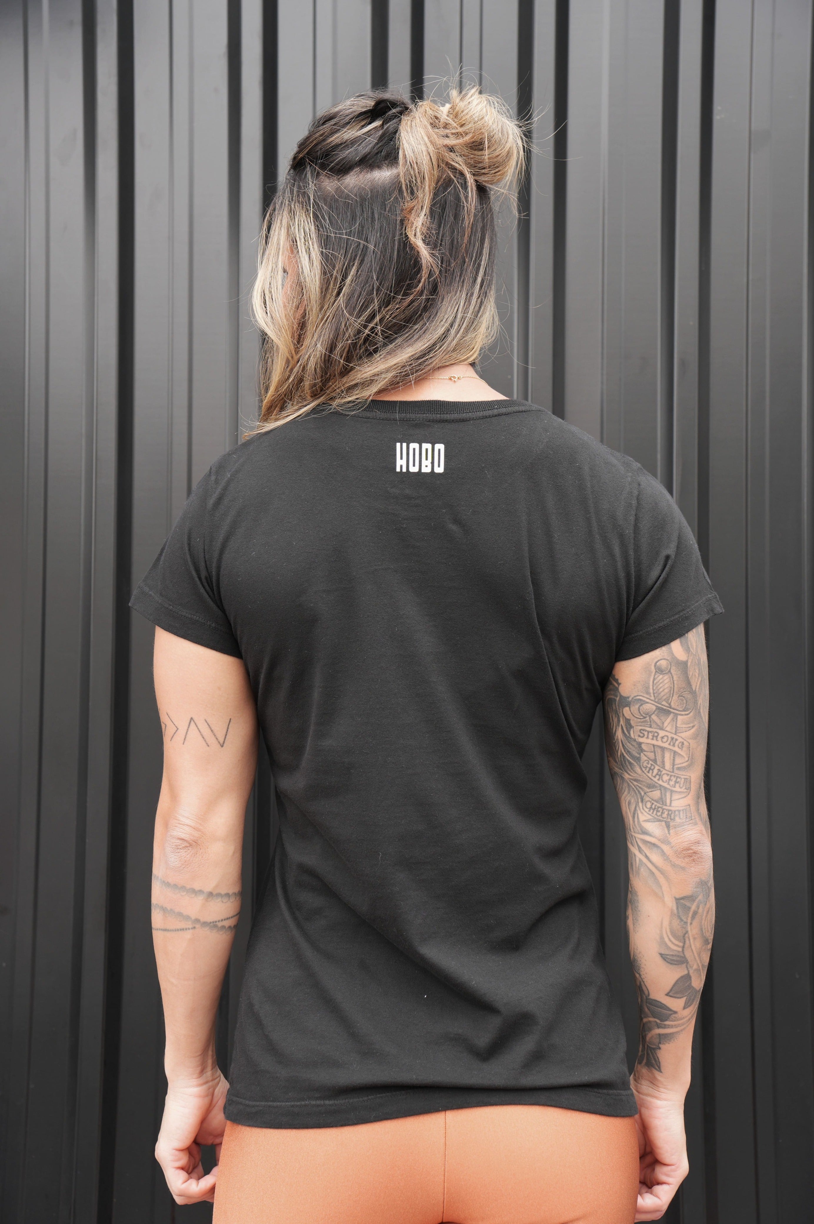 Camiseta Gentileza - Preta Babylook