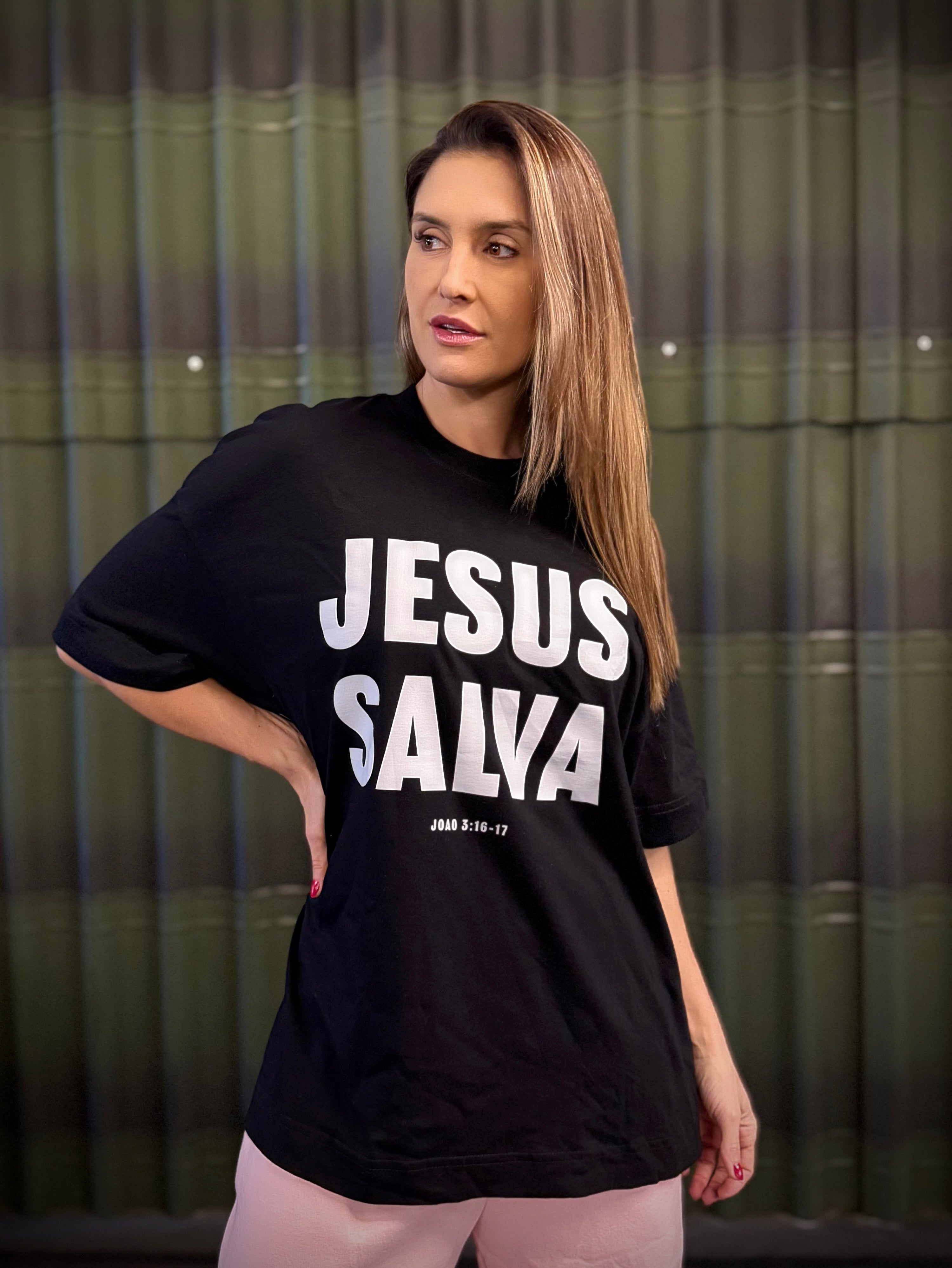 Camiseta Jesus Salva - Oversized Preta