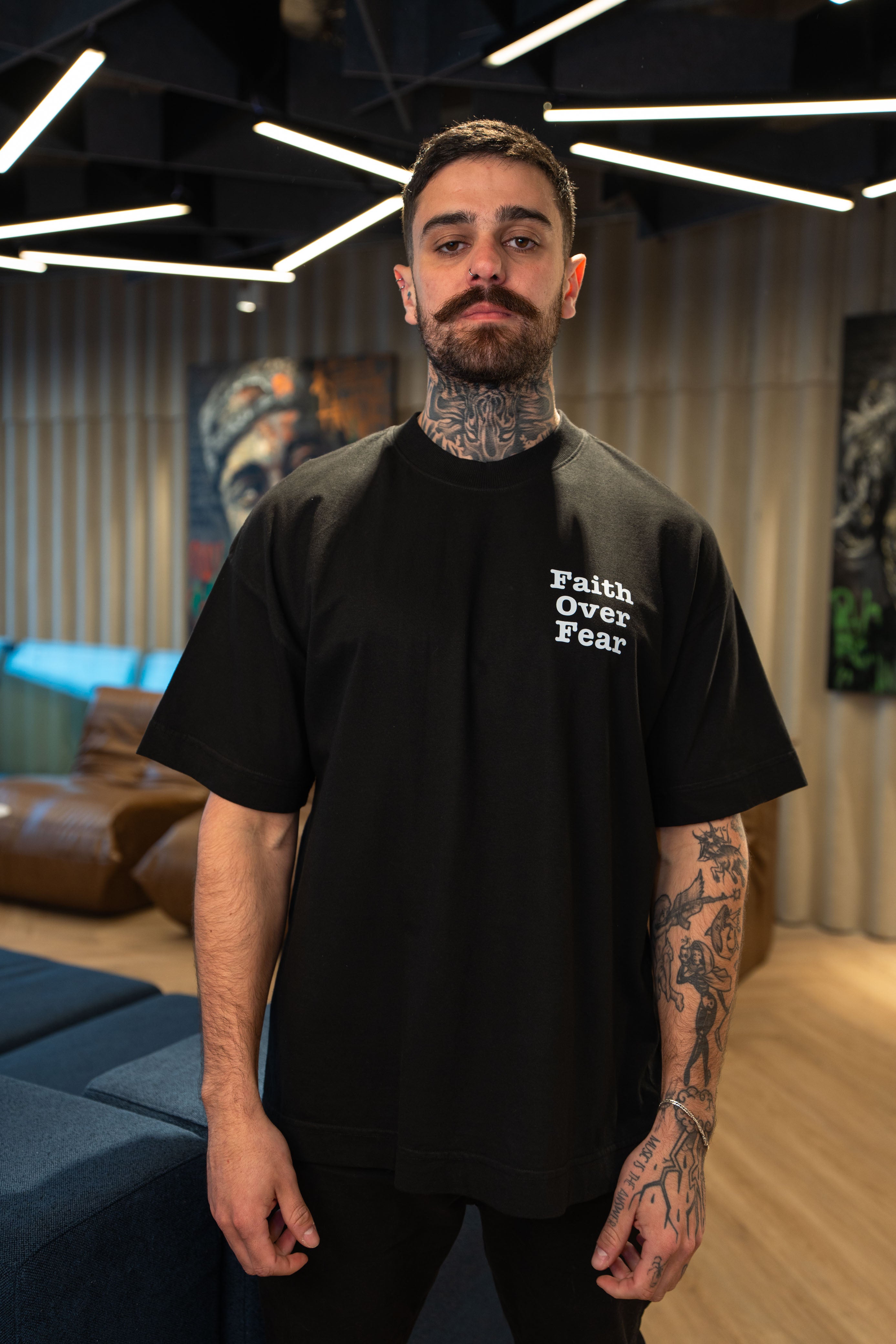 Camiseta Deus - Oversized Preta