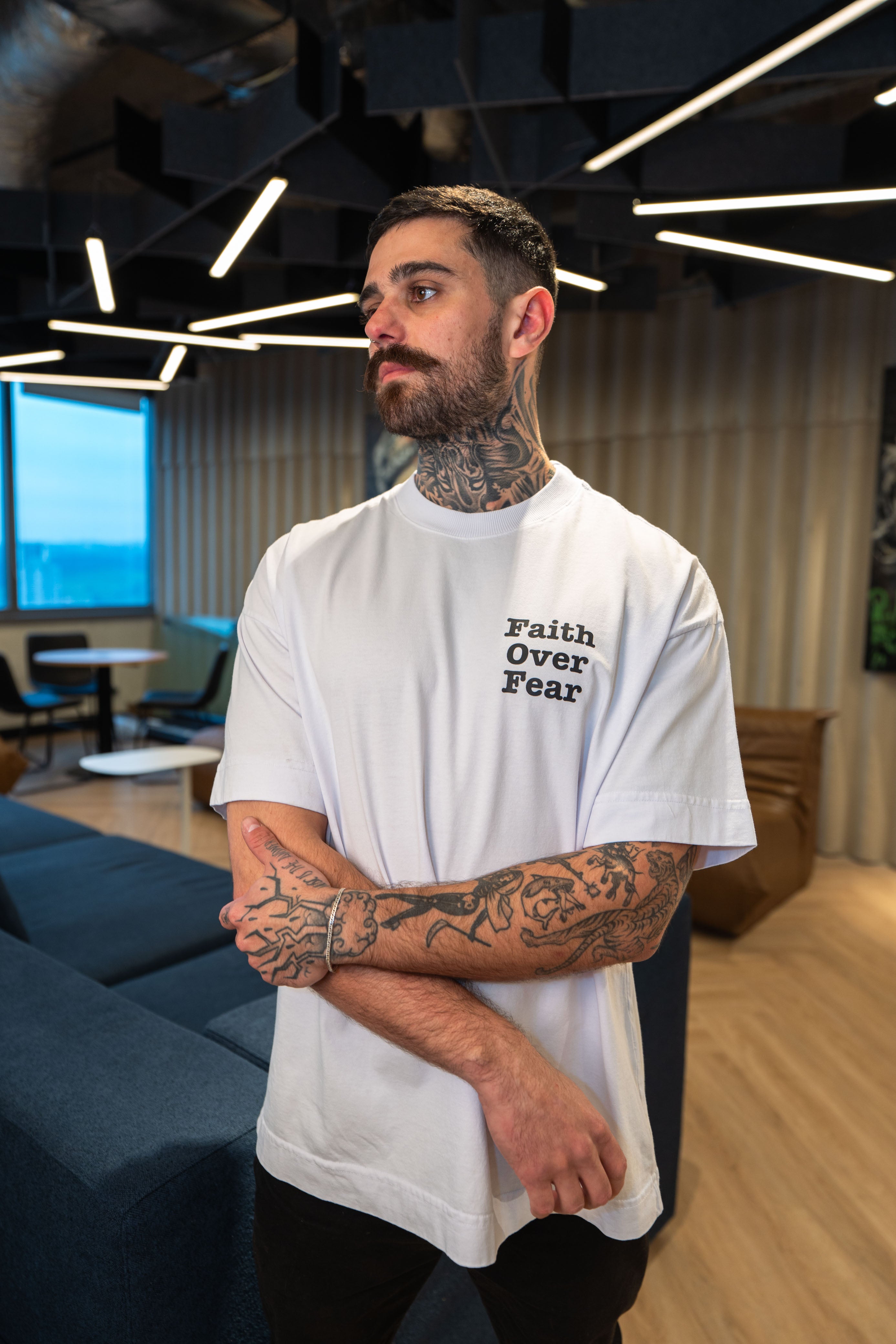 Camiseta Deus - Oversized Branca