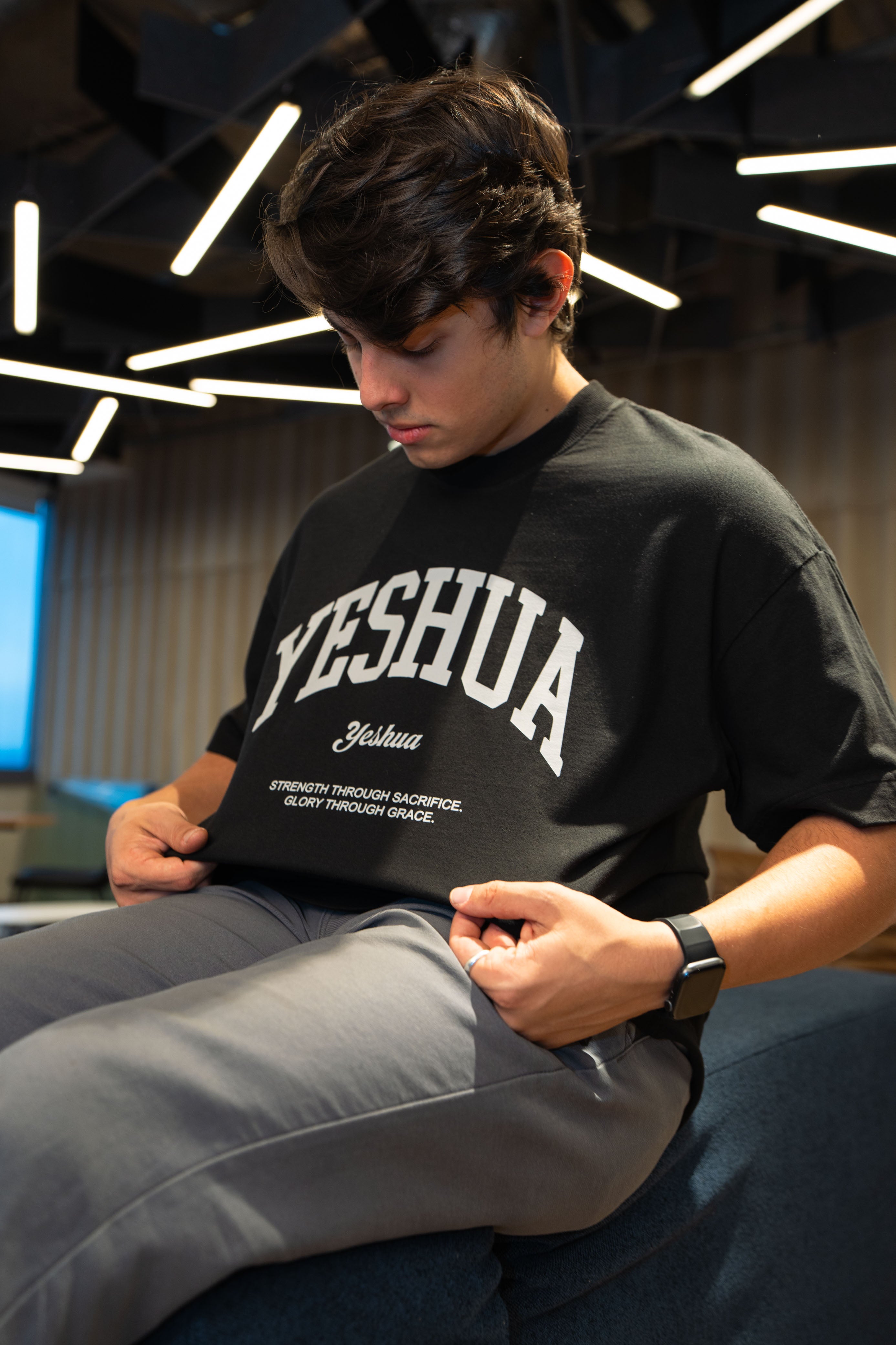 Camiseta Yeshua - Oversized Preta