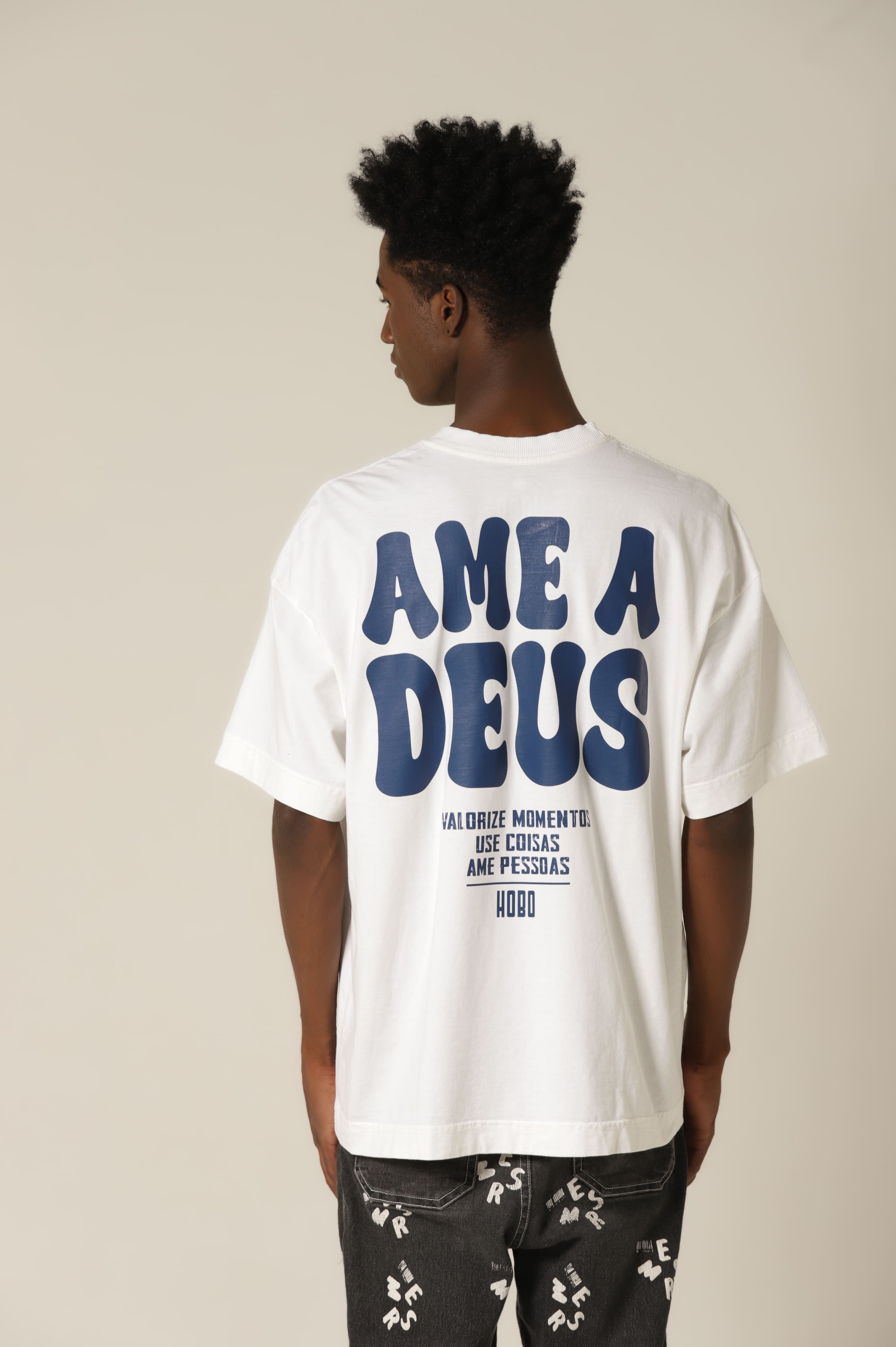 Camiseta Oversized Ame a Deus Off White Estampa Azul Petróleo