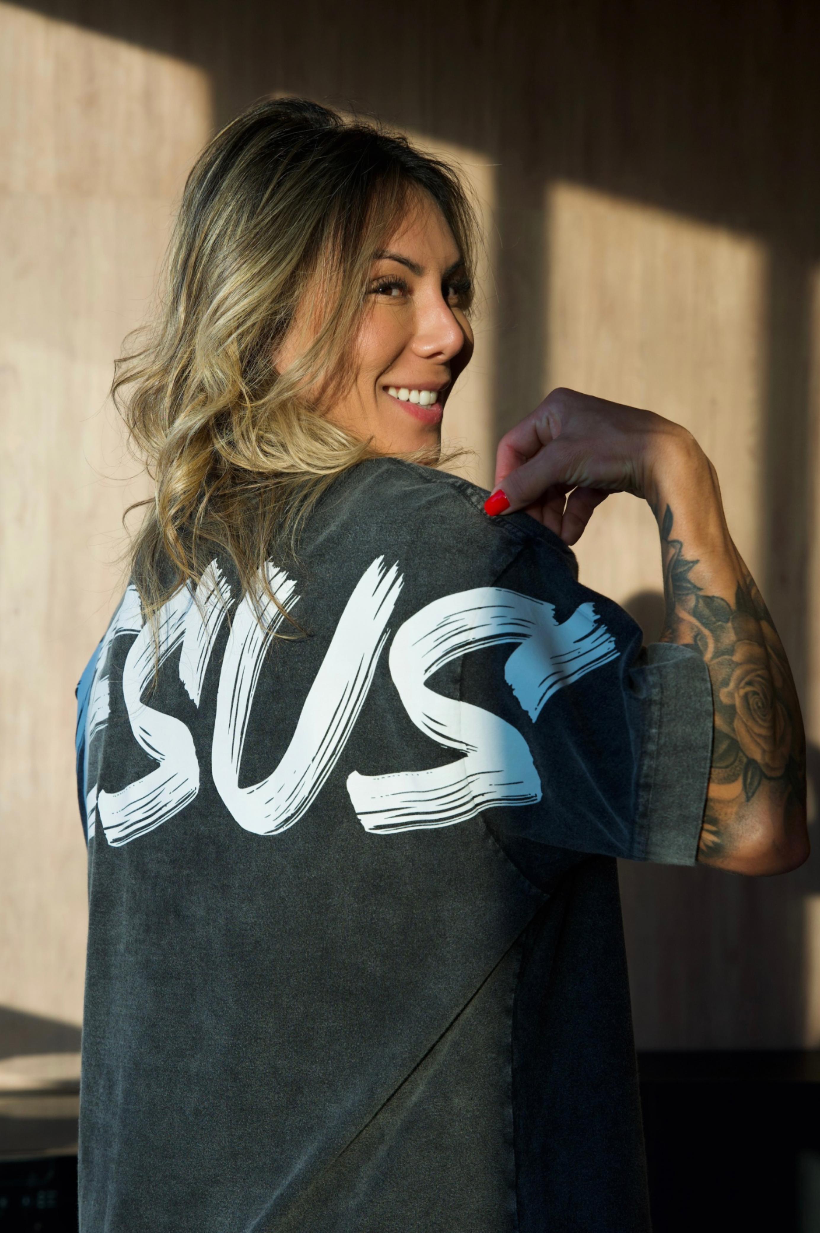 Camiseta Jesus - Preta Marmorizada Oversized