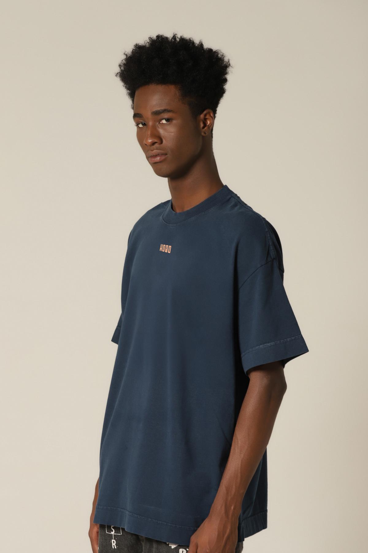 Camiseta Oversized Ame a Deus Azul Petróleo Estampa Laranja