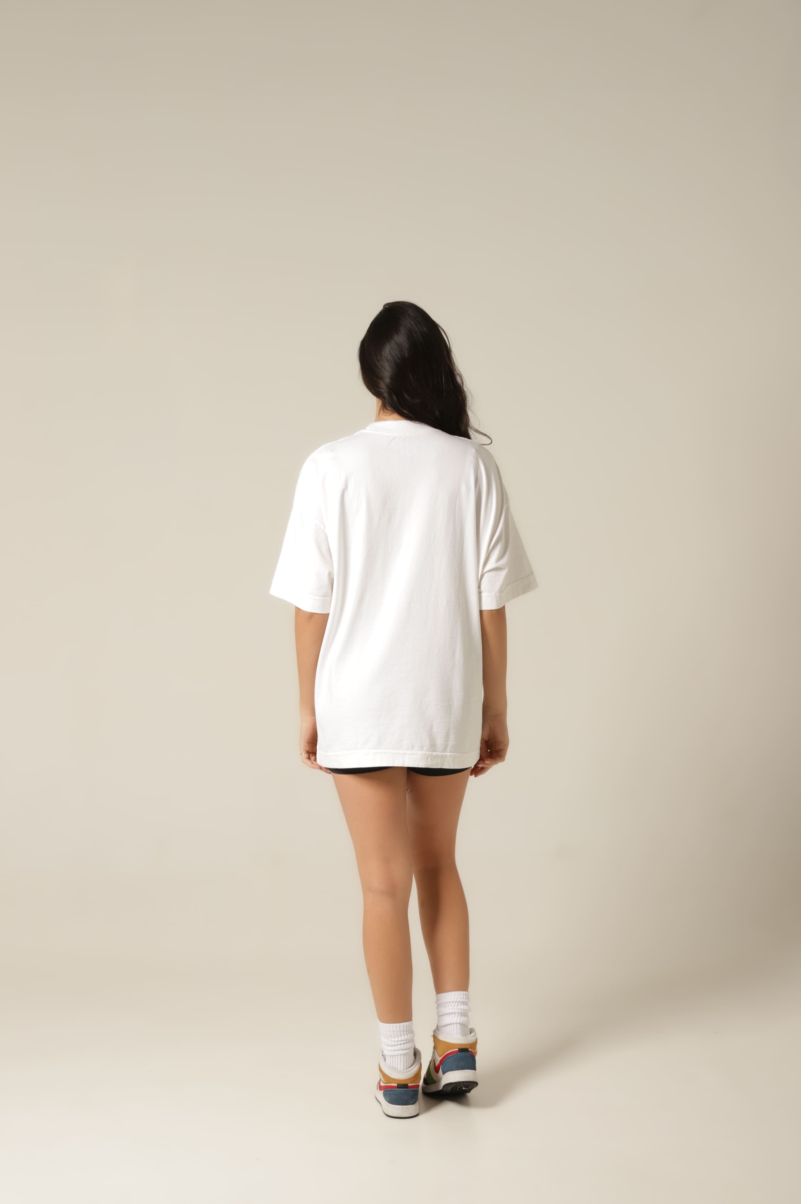 Camiseta Oversized Sustine Off White Estampa Preta