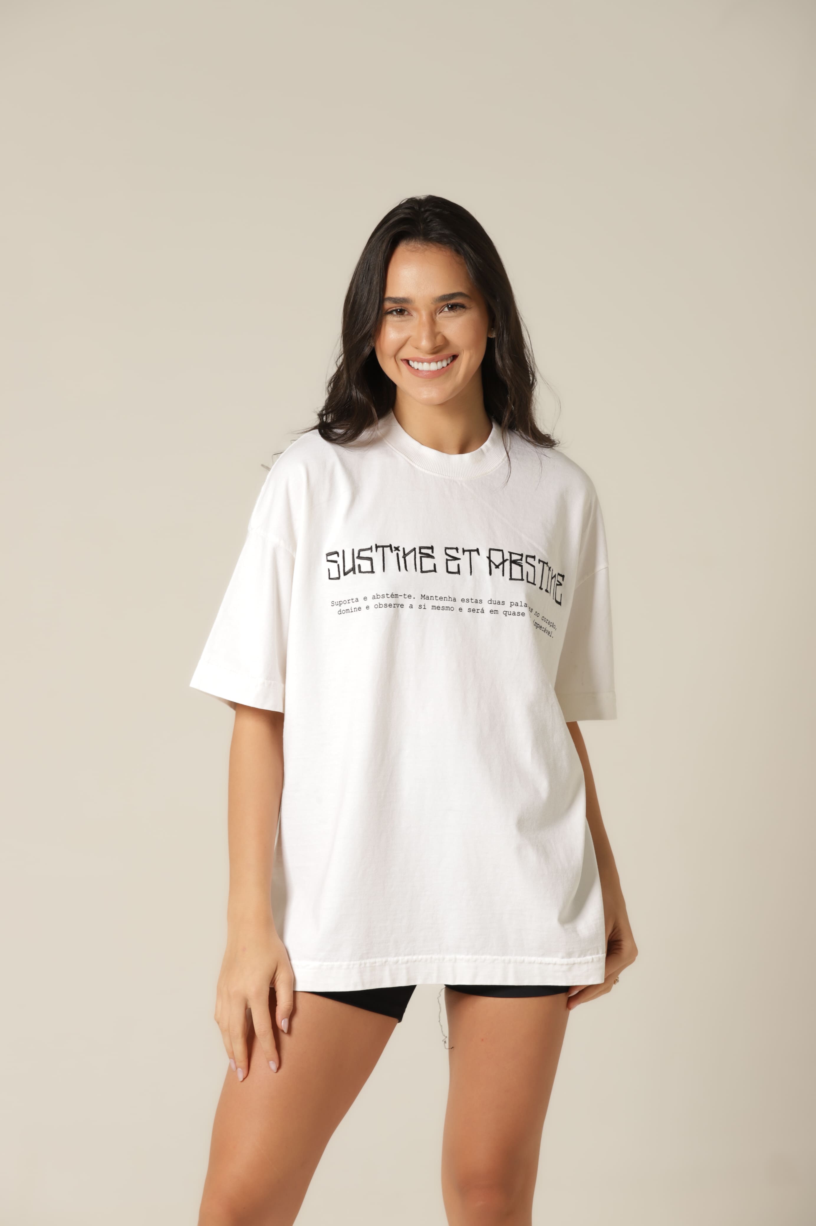 Camiseta Oversized Sustine Off White Estampa Preta