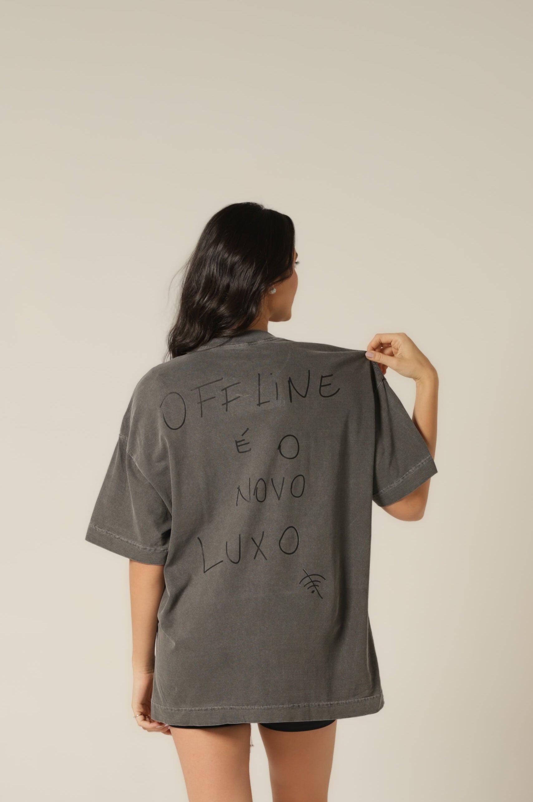 Camiseta Oversized Offline - Chumbo [ Estampa Preta ]