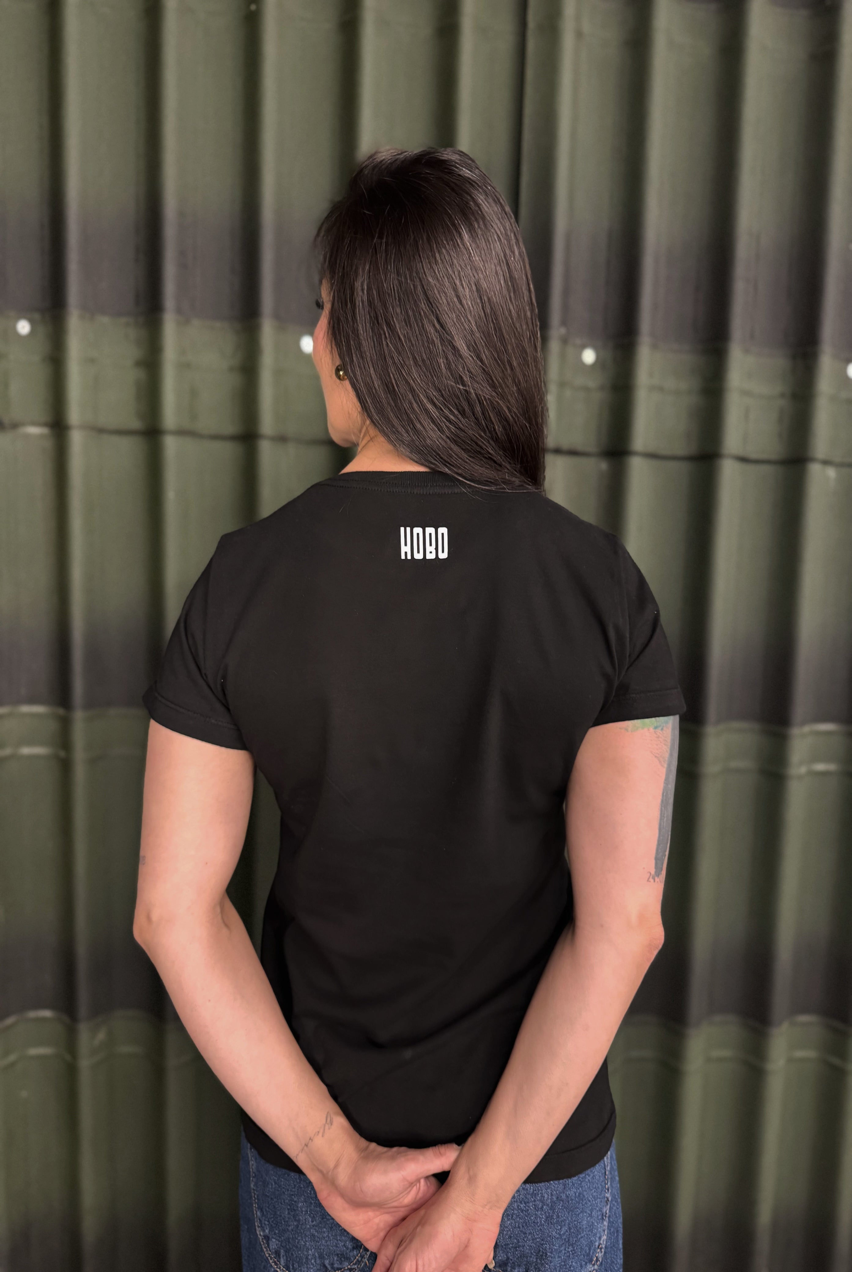 Camiseta Cor Feliz - Preta Babylook