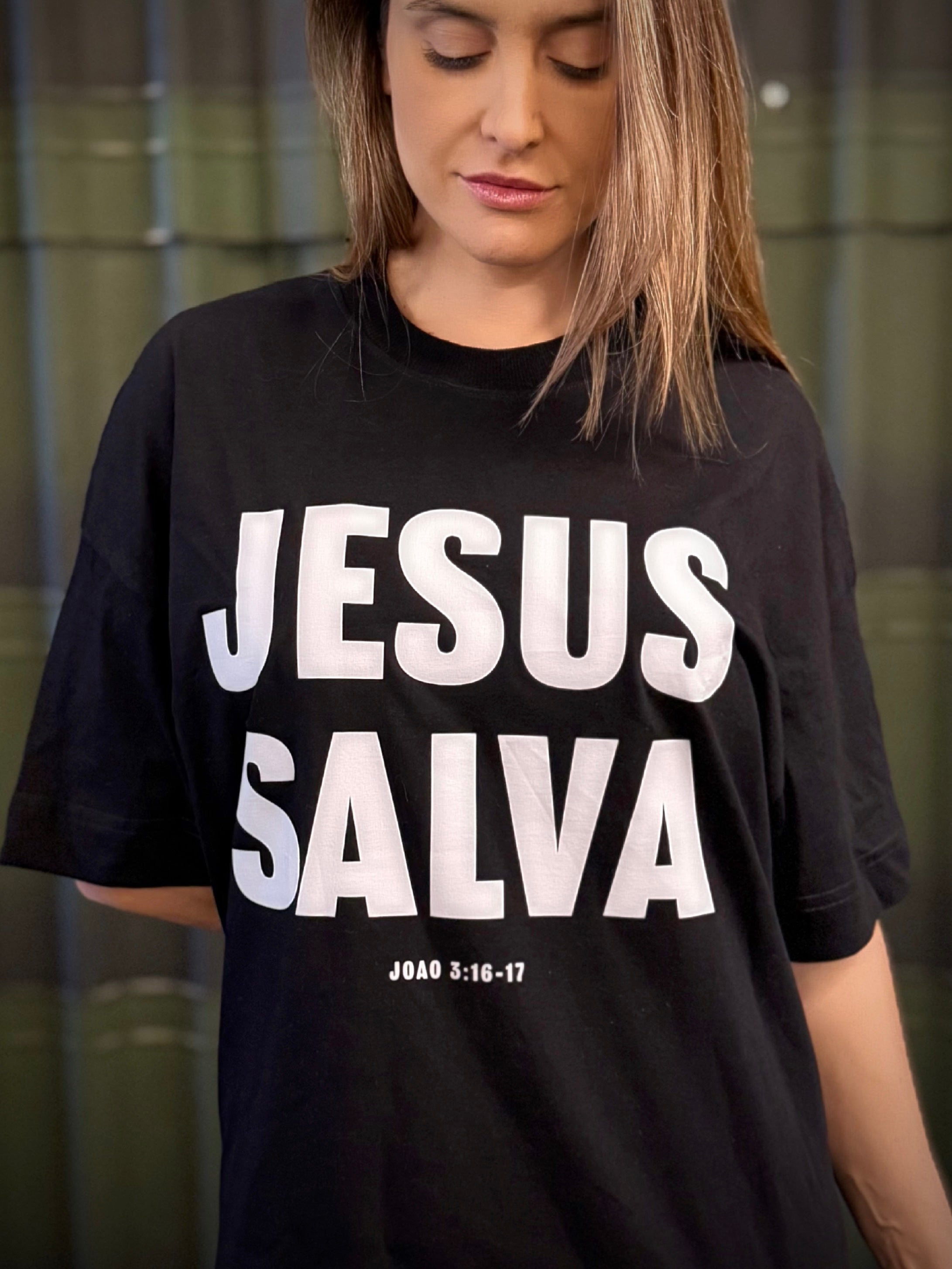Camiseta Jesus Salva - Oversized Preta