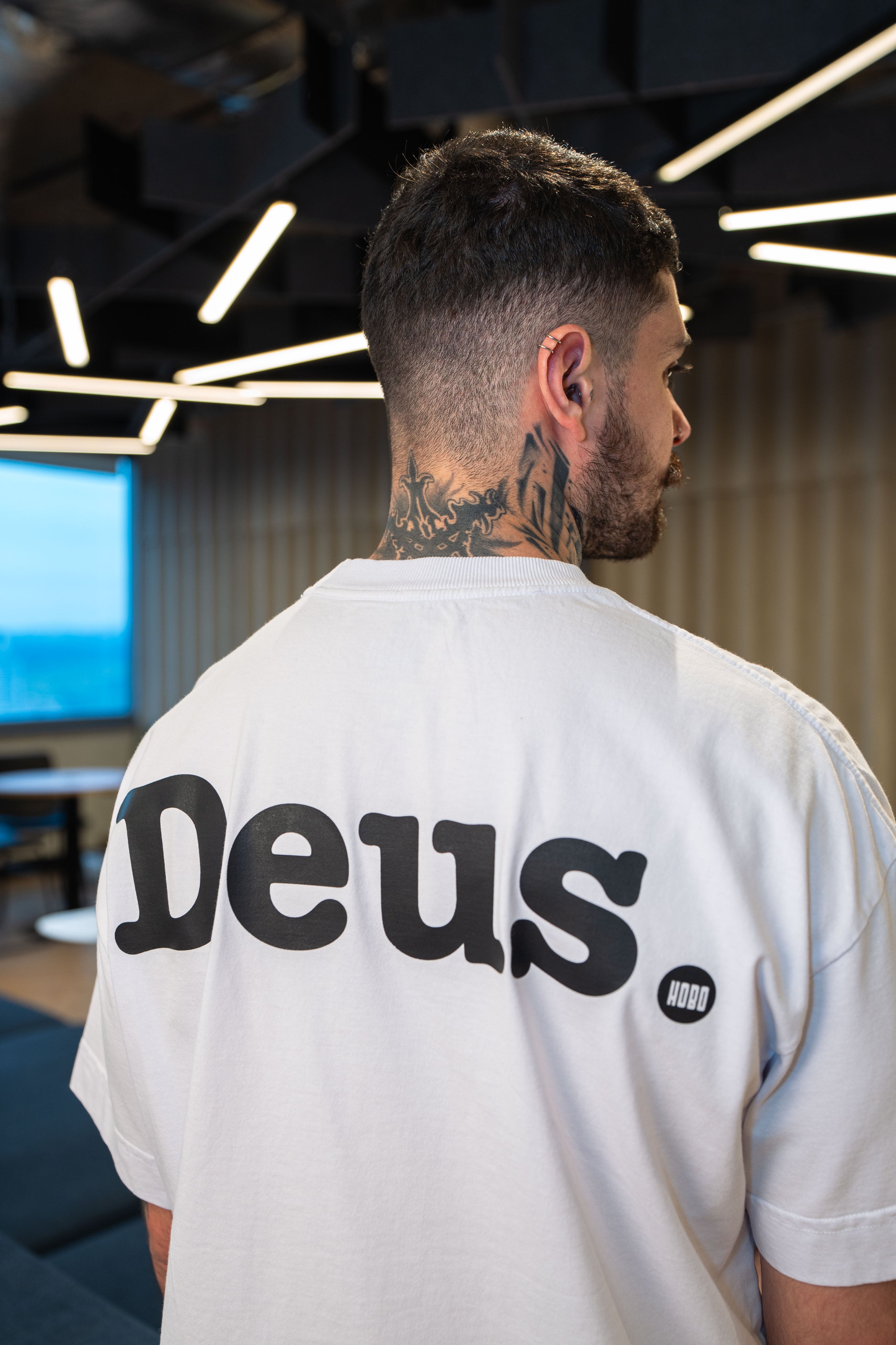 Camiseta Deus - Oversized Branca