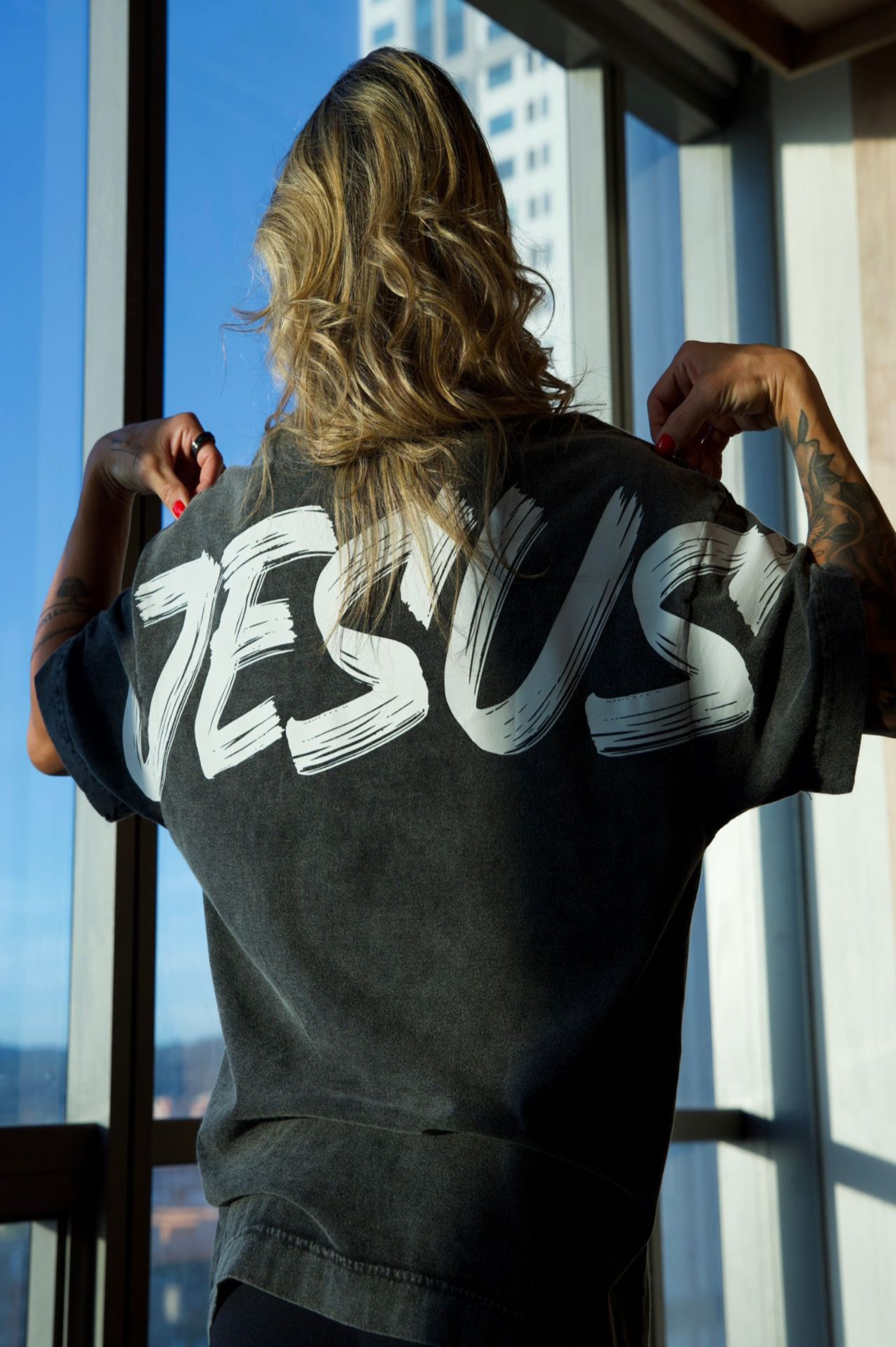 Camiseta Jesus - Preta Marmorizada Oversized
