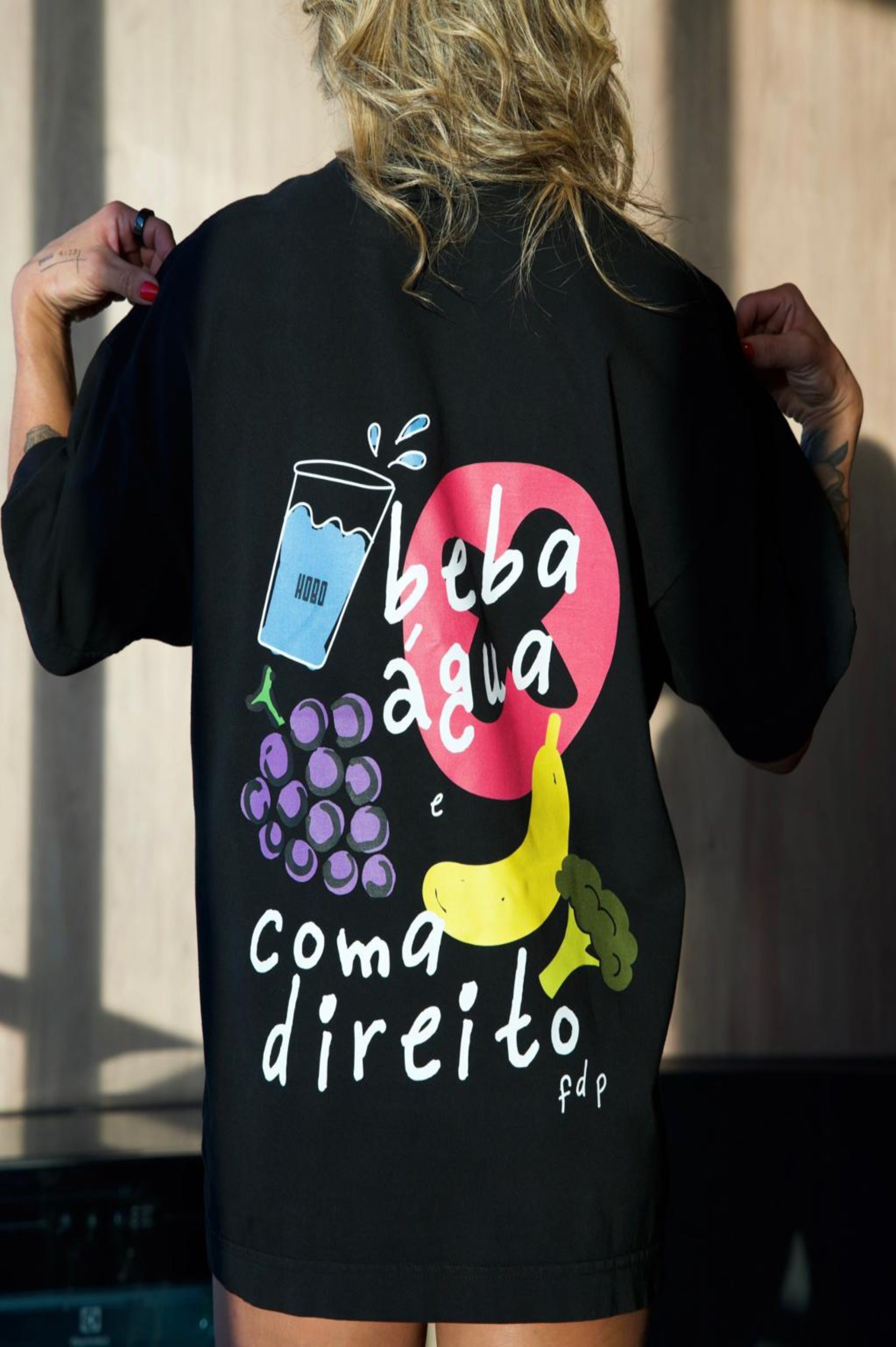 Camiseta Beba Água - Oversized Preta