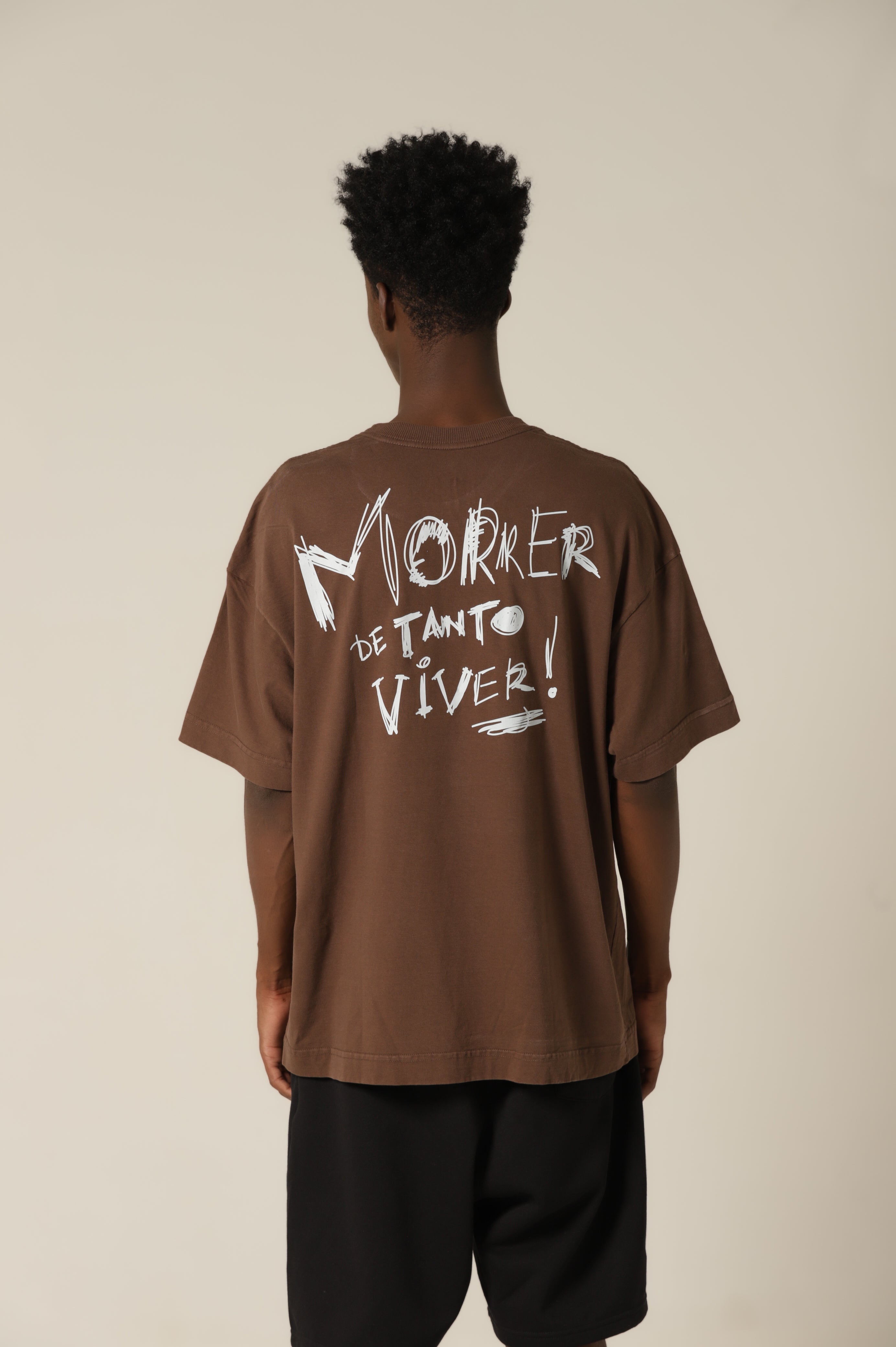 Camiseta Oversized Viver - Marrom Café [ Estampa Branca ]