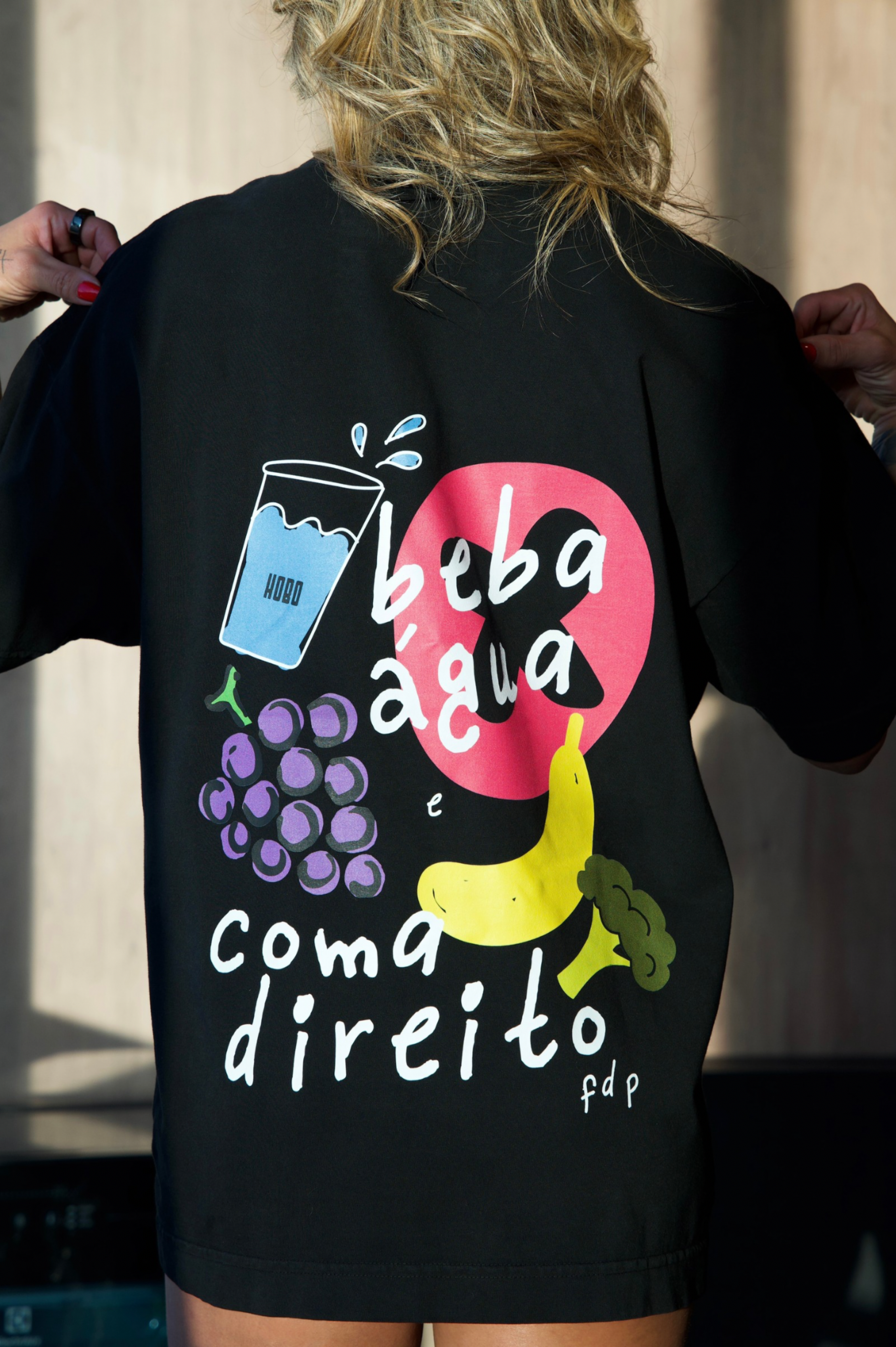 Camiseta Beba Água - Oversized Preta