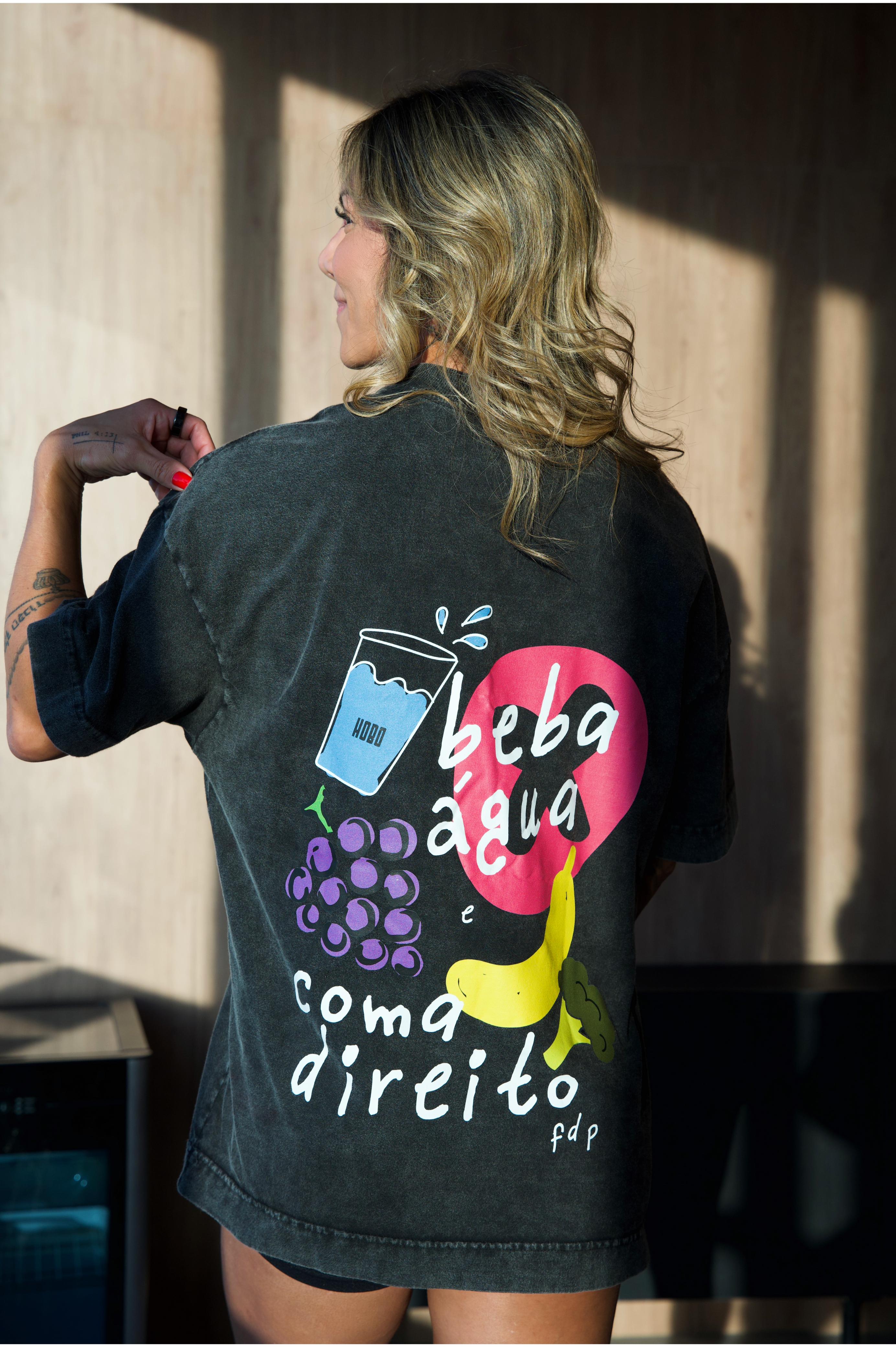 Camiseta Beba Água - Oversized Preta Marmorizada