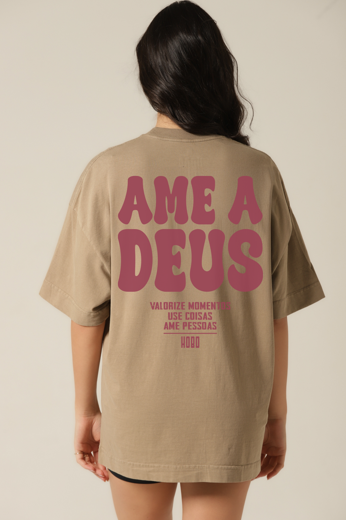 Camiseta Oversized Ame a Deus Bege Estampa Bordô