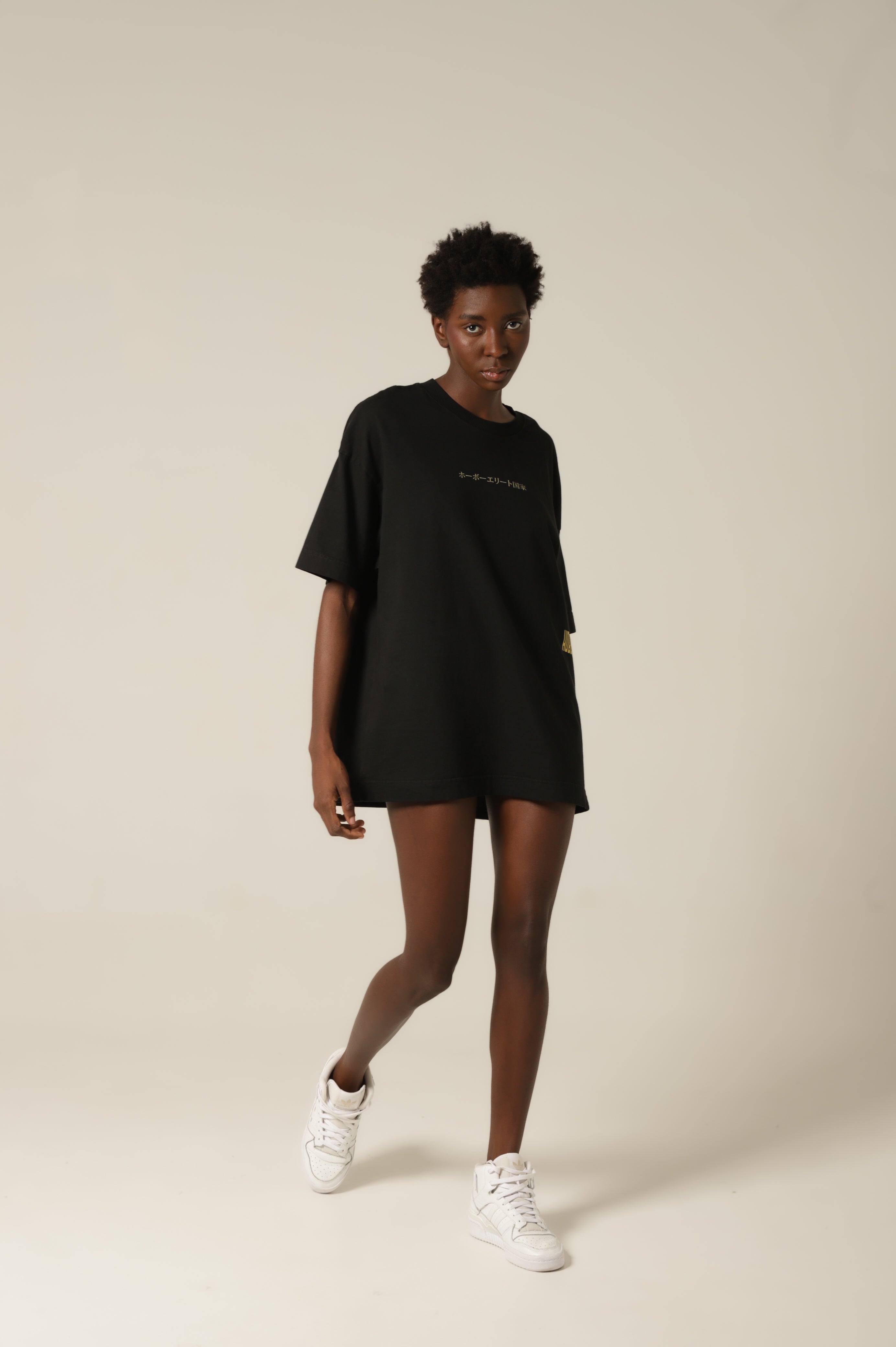 Camiseta Oversized Aleluia Preto Estampa Amarela