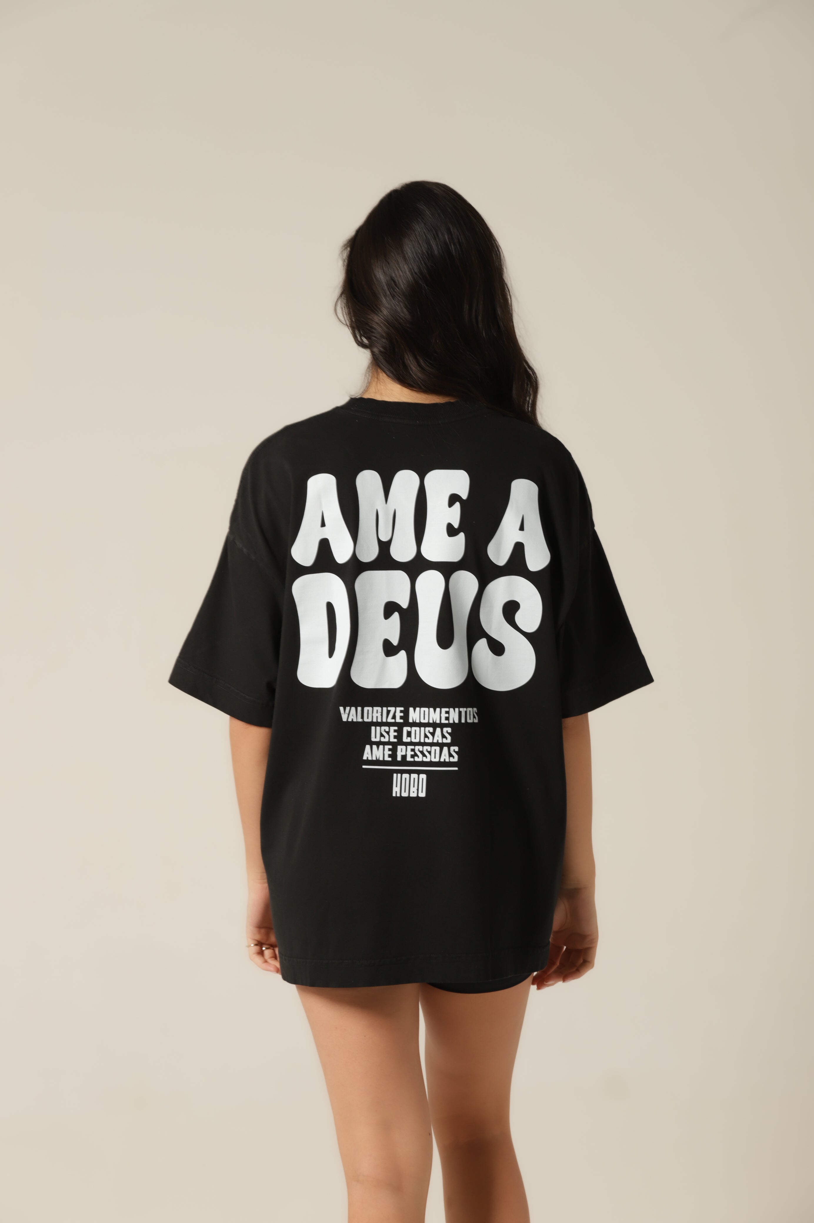 Camiseta Oversized Ame a Deus Preto Estampa Branca